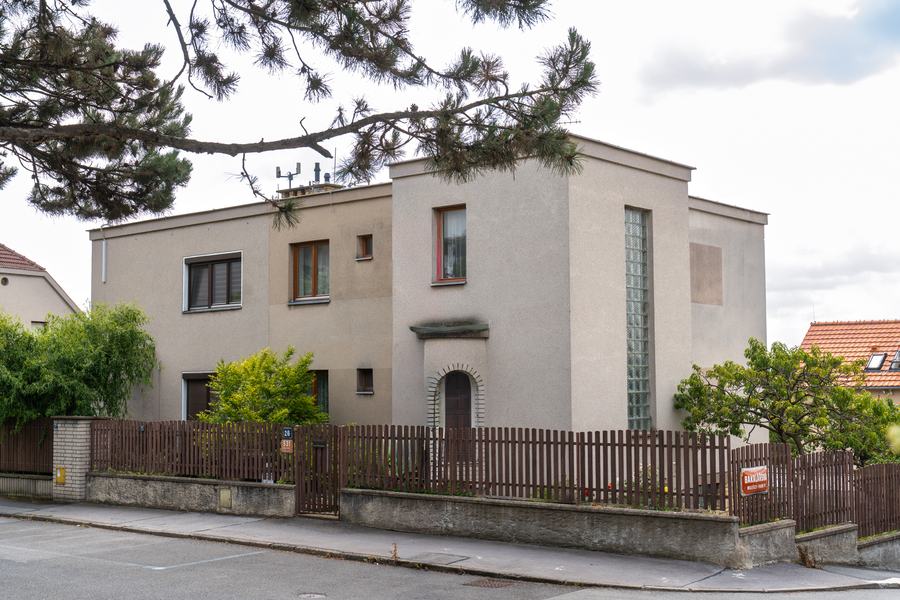 Vila z ulice, vila Rektorská, Praha 10 – Malešice