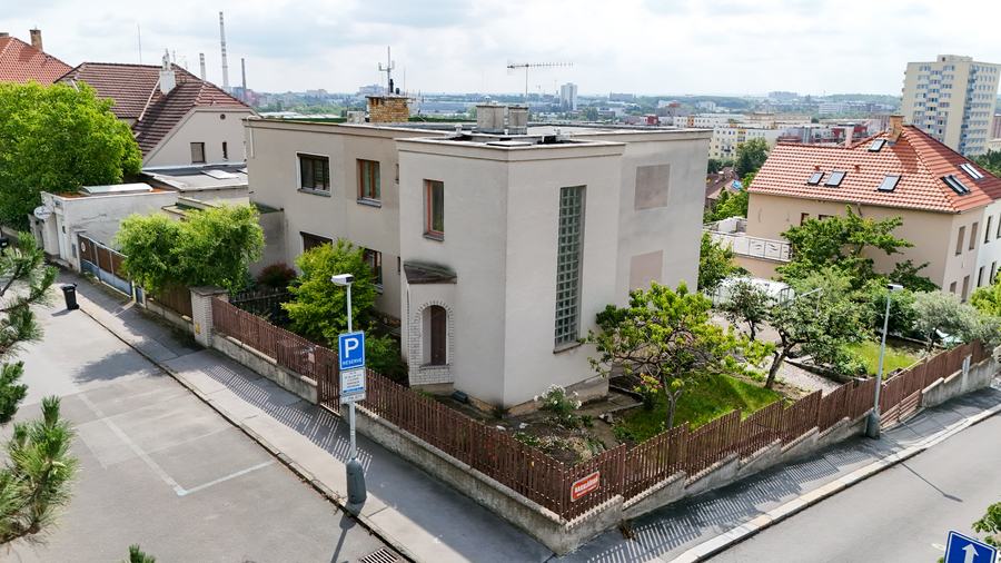 Vila z výšky, vila Rektorská, Praha 10 – Malešice