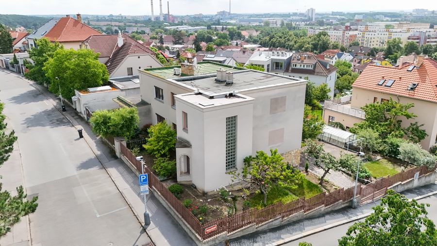 Vila z výšky, vila Rektorská, Praha 10 – Malešice