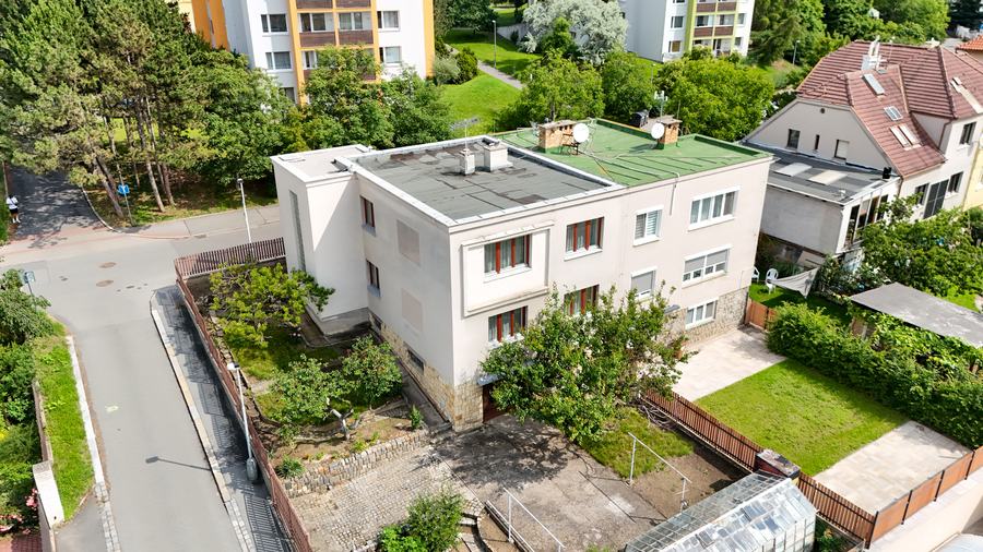 Vila z výšky, vila Rektorská, Praha 10 – Malešice
